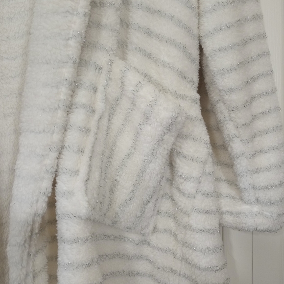 Xhilaration Intimates & Sleepwear Xhilaration Plush Hooded White